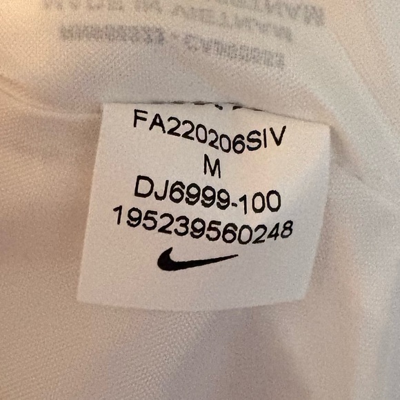 Nike Puffer Coat - Women’s Size Medium - Picture 9 of 12